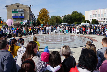 В Самарской области жители Октябрьска благодаря нацпроекту получили полностью обновленную Центральную площадь