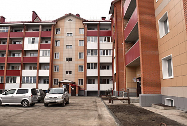 Свыше 1300 жителей Алтайского края в 2021 году переедут из аварийных домов в новые квартиры