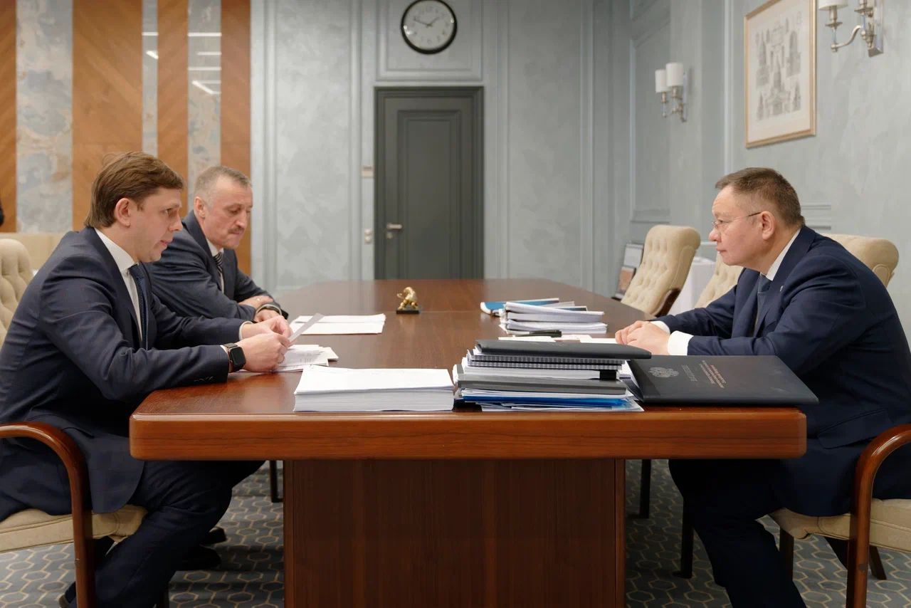 Ирек Файзуллин и Губернатор Орловской области Андрей Клычков обсудили завершение строительства медцентра